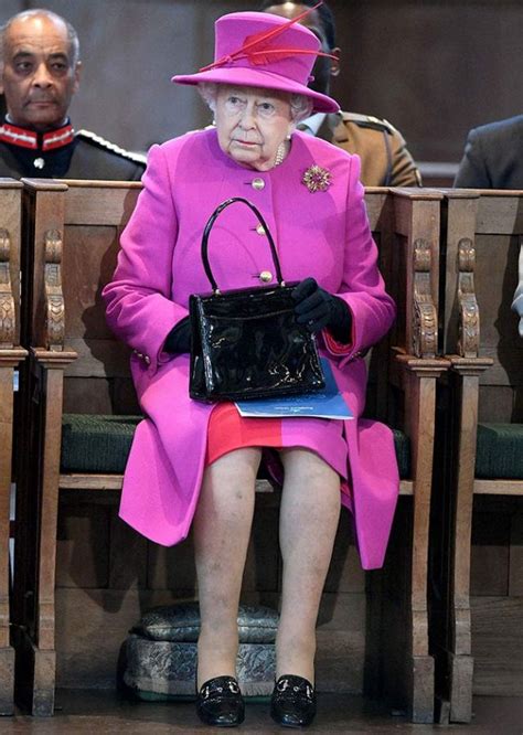 queen elizabeth's signature handbags